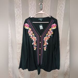 NWOT Embroidered Andree By UNIT Button Down